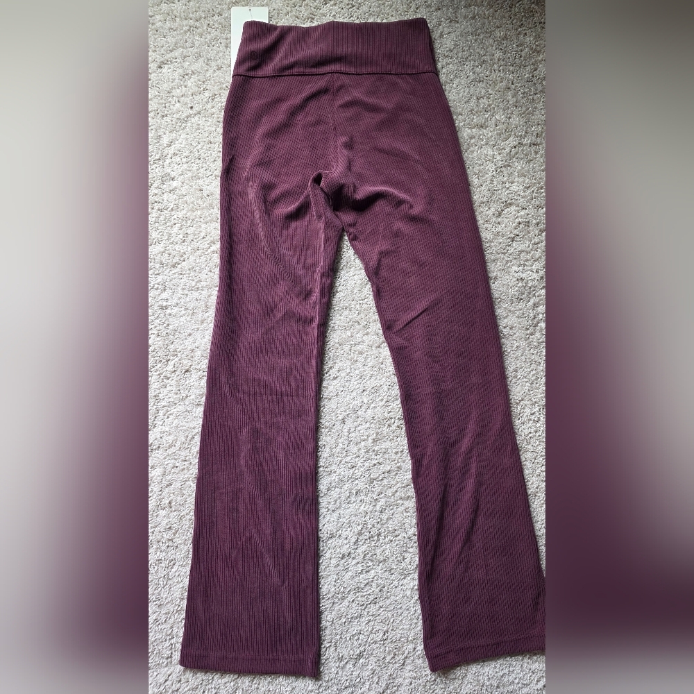 NWT Lululemon Athletica Ribbed Softstreme Flared Pant - Picture 3 of 4